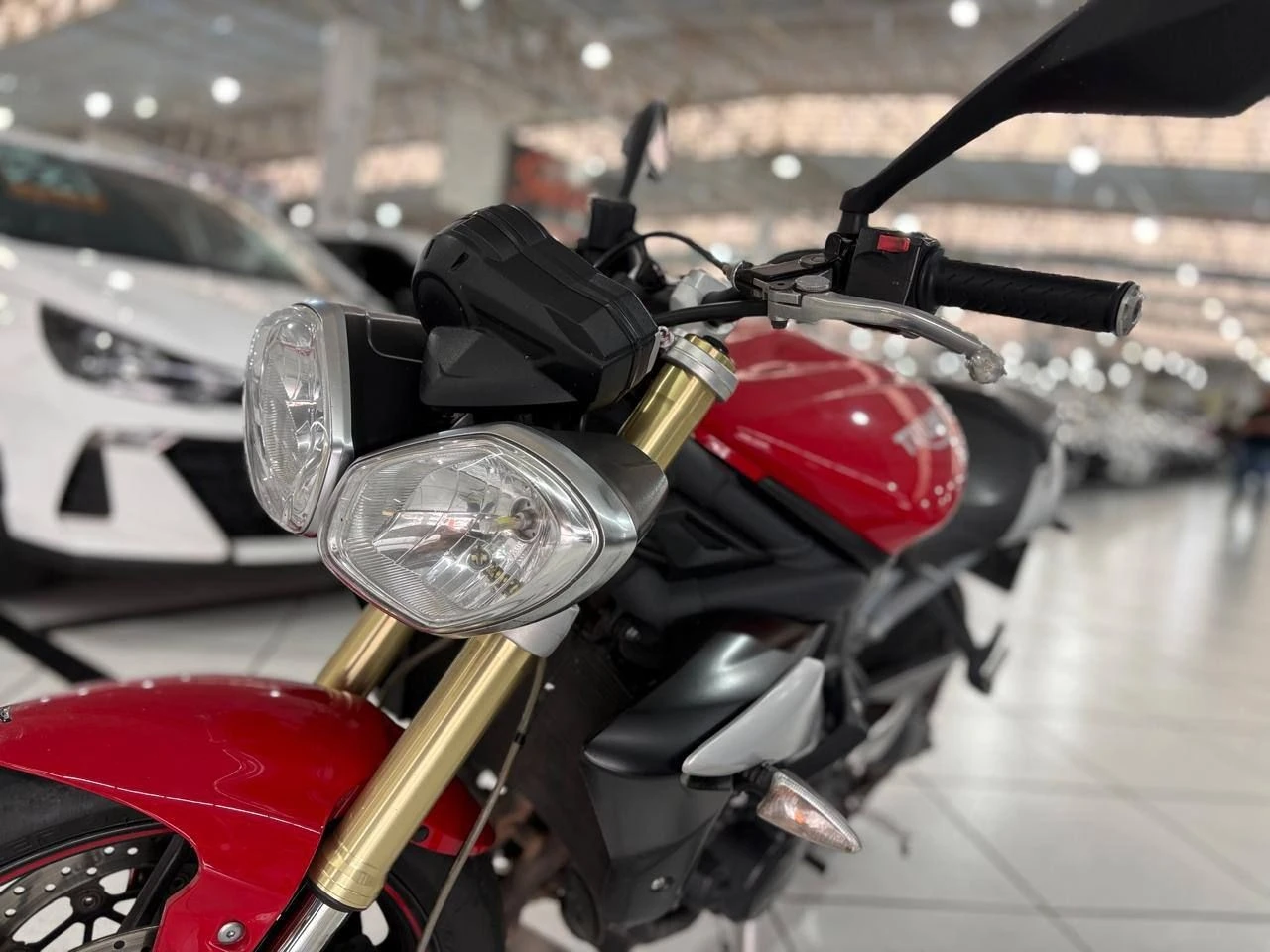 TRIUMPH STREET TRIPLE 675 ABS