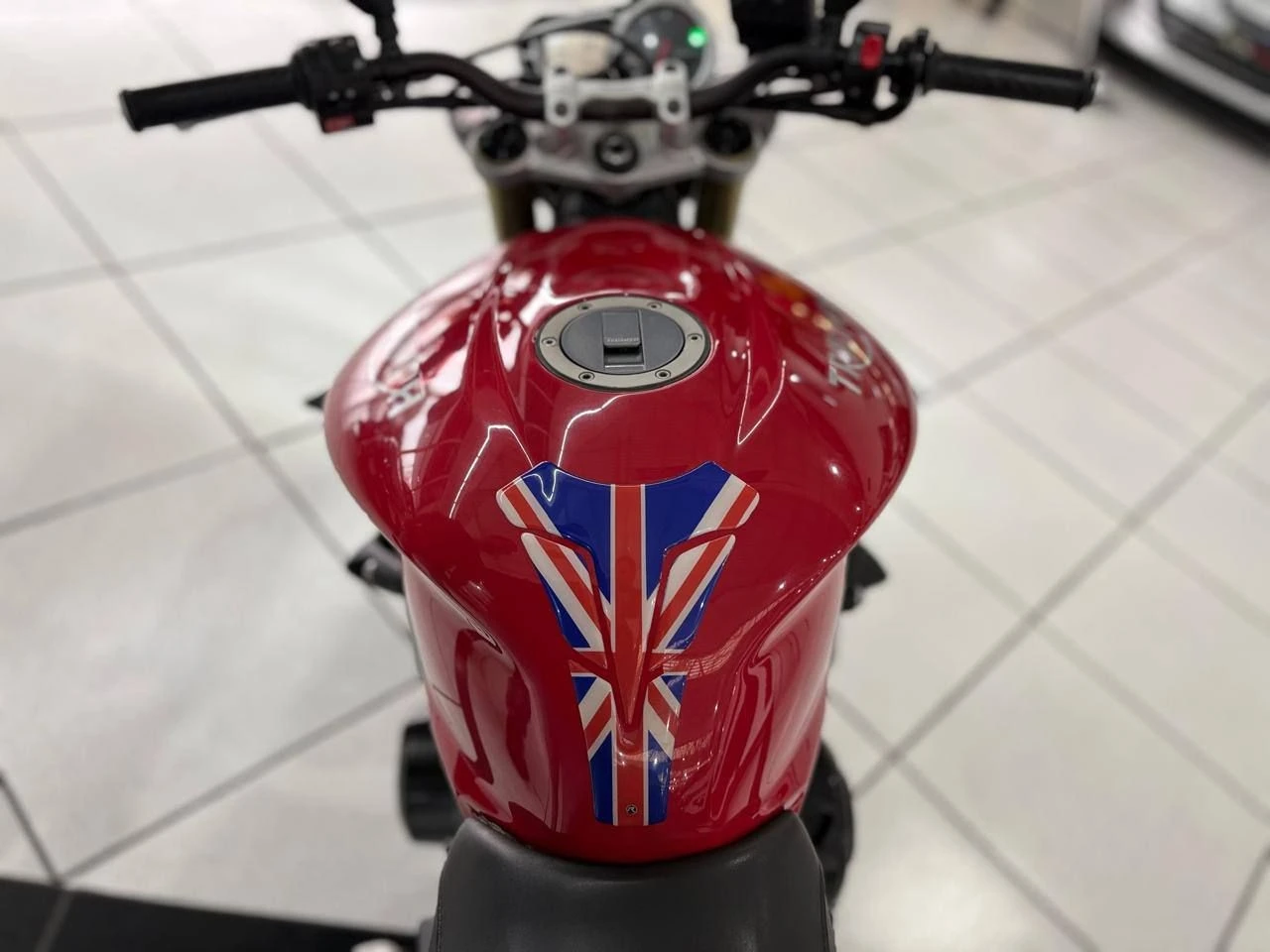 TRIUMPH STREET TRIPLE 675 ABS