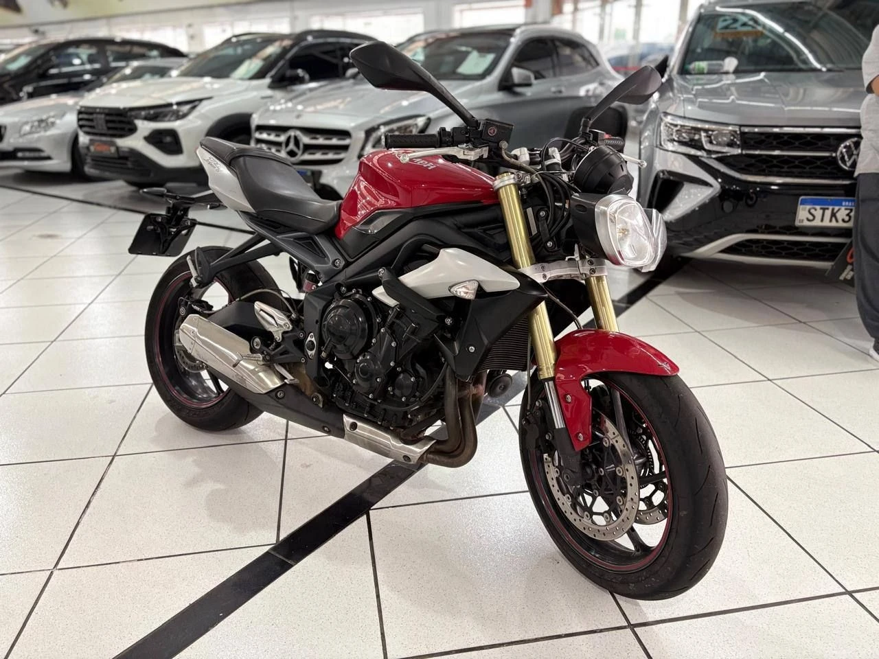 TRIUMPH STREET TRIPLE 675 ABS
