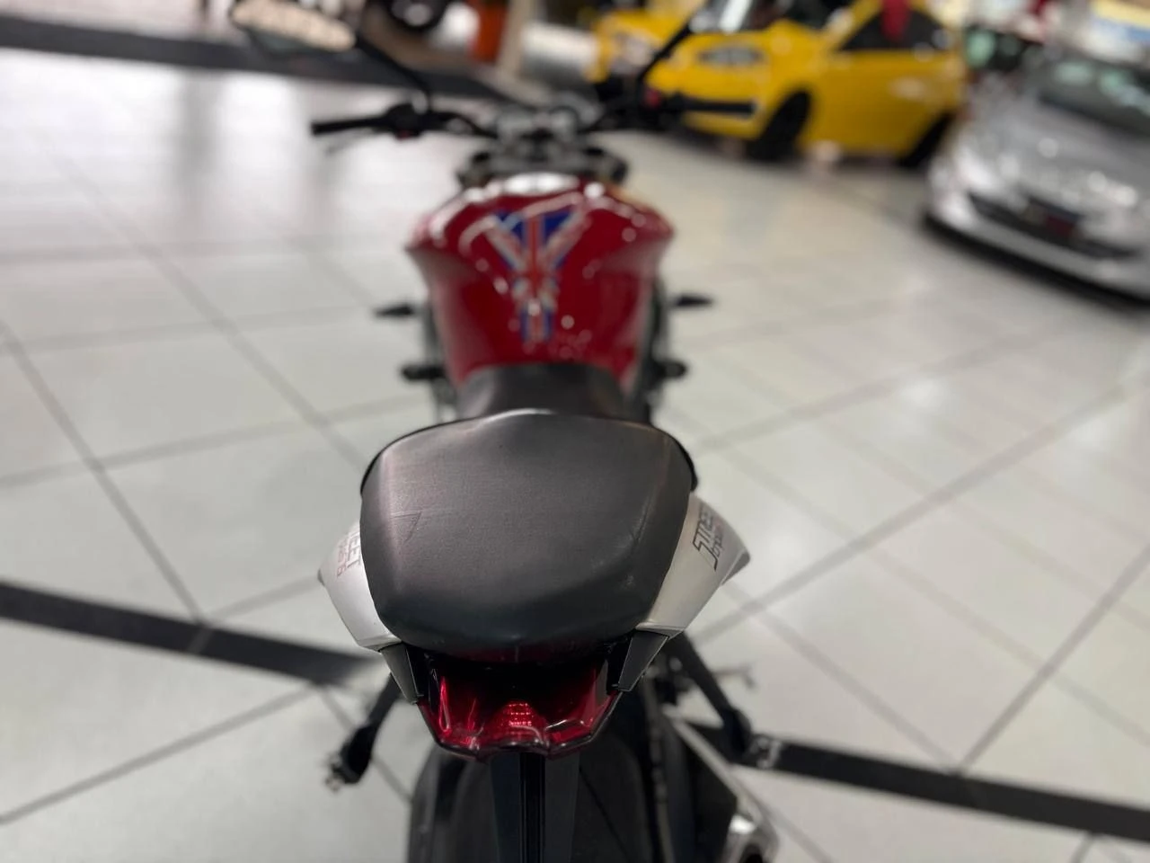 TRIUMPH STREET TRIPLE 675 ABS