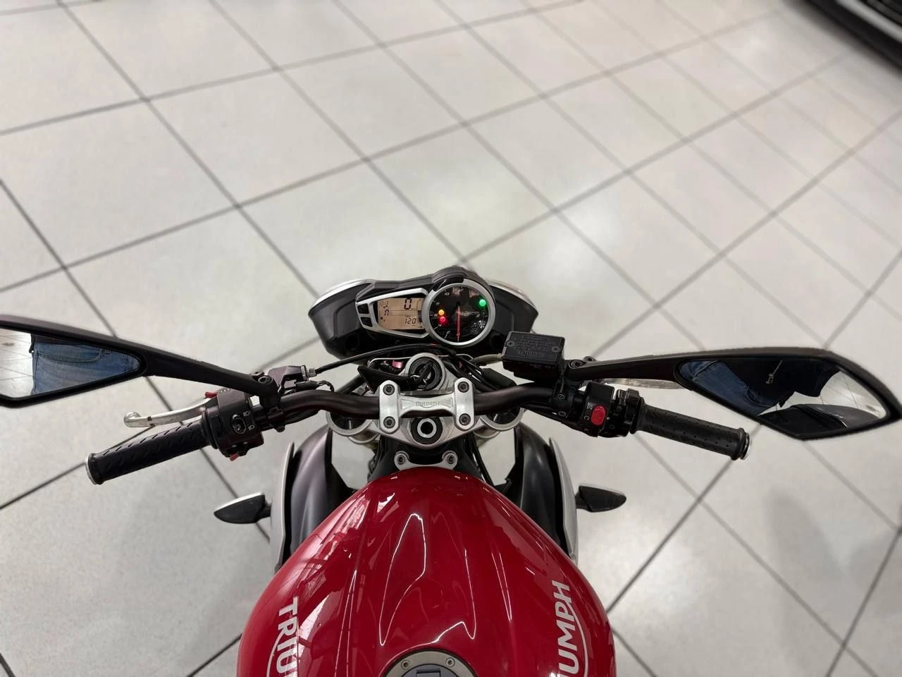 TRIUMPH STREET TRIPLE 675 ABS