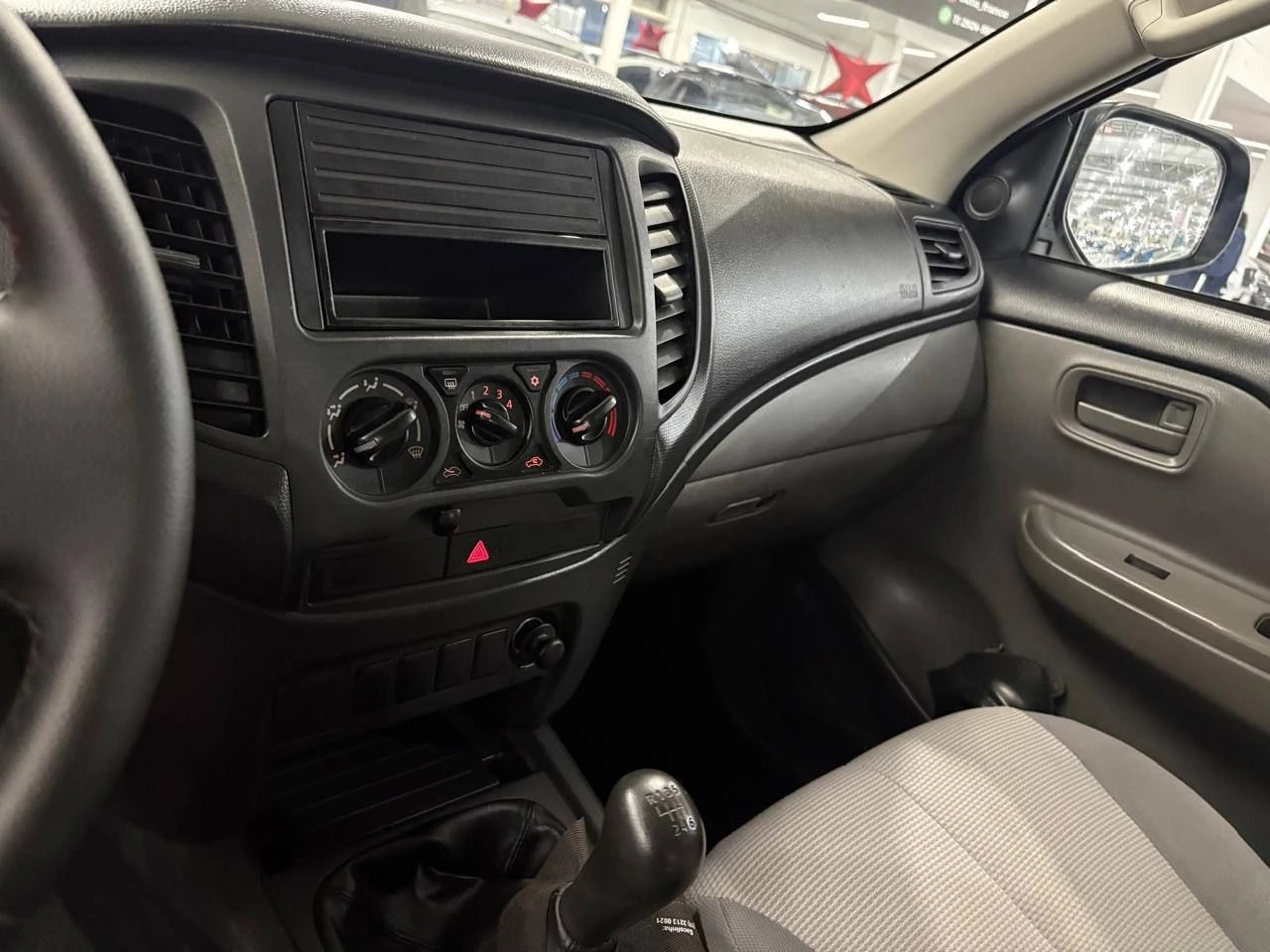 MITSUBISHI L200 TRITON