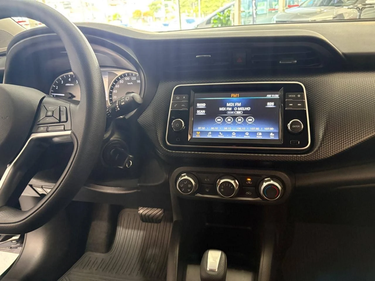 NISSAN KICKS PLAY