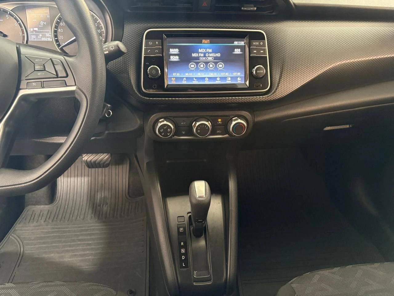 NISSAN KICKS PLAY