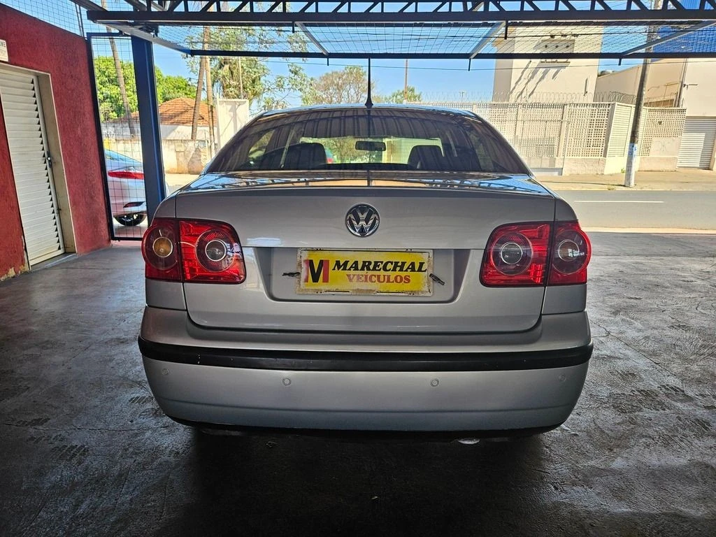 VOLKSWAGEN POLO SEDAN