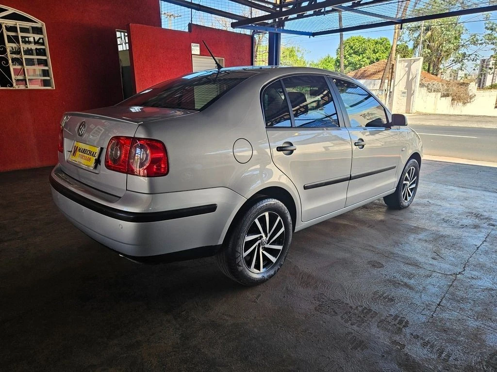 VOLKSWAGEN POLO SEDAN