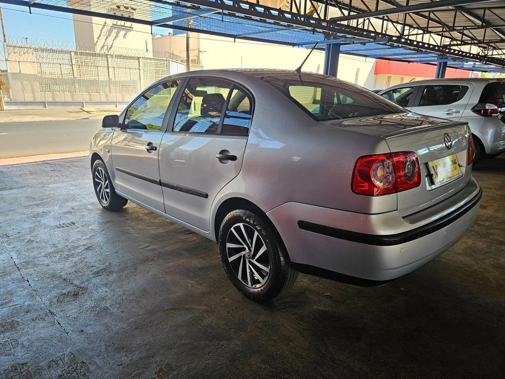 VOLKSWAGEN POLO SEDAN
