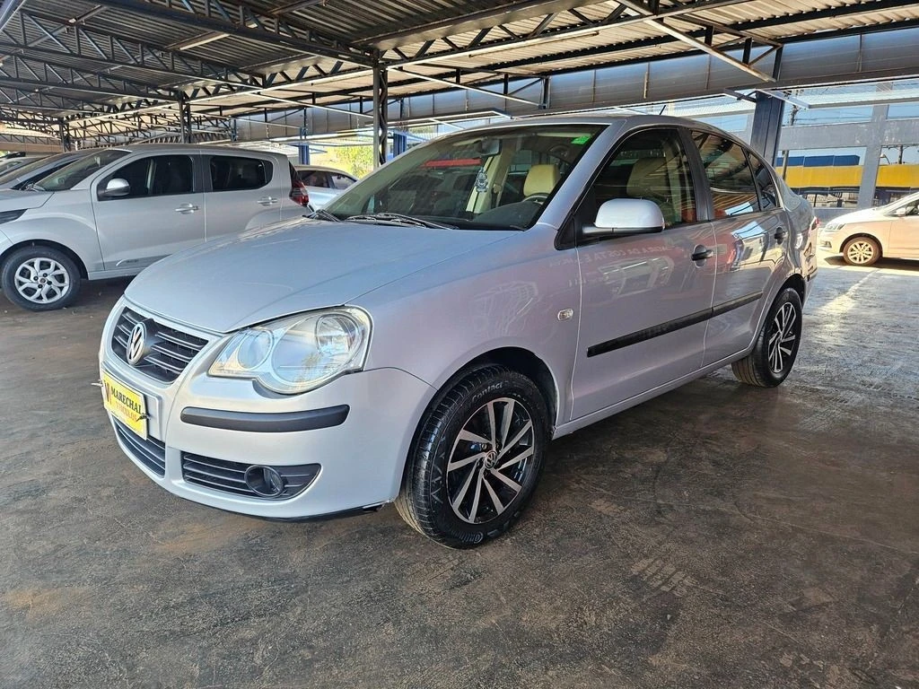 VOLKSWAGEN POLO SEDAN