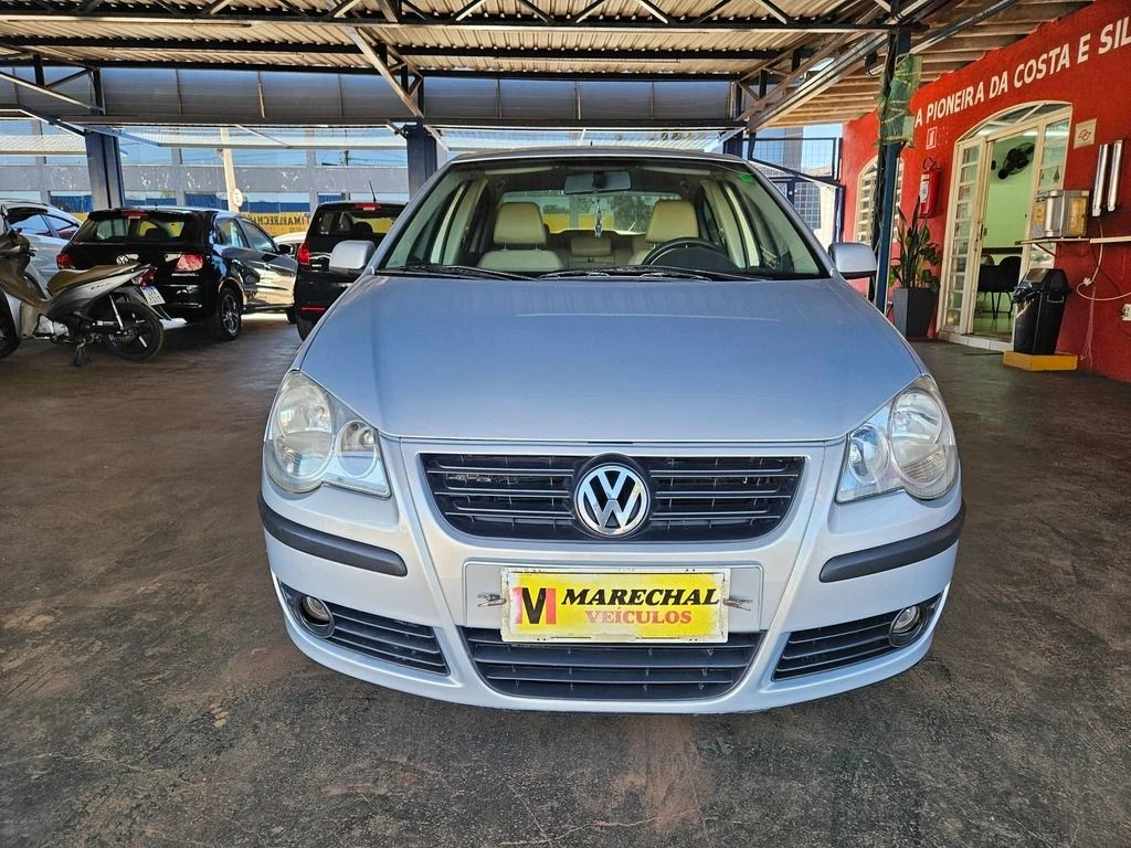 VOLKSWAGEN POLO SEDAN