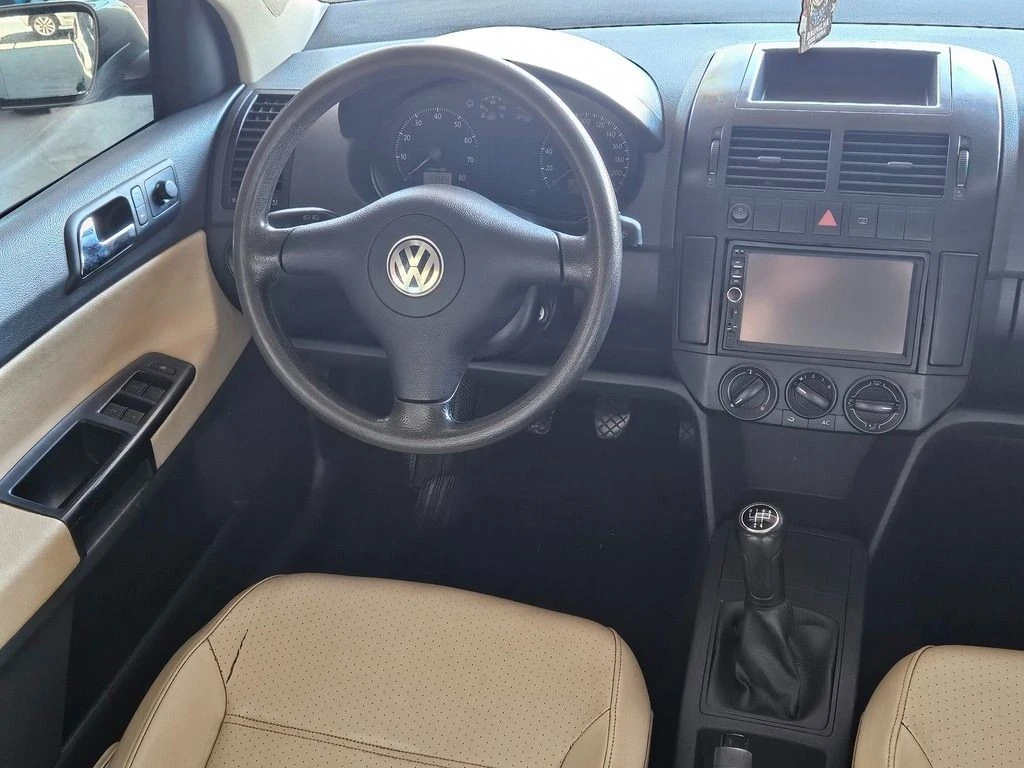 VOLKSWAGEN POLO SEDAN