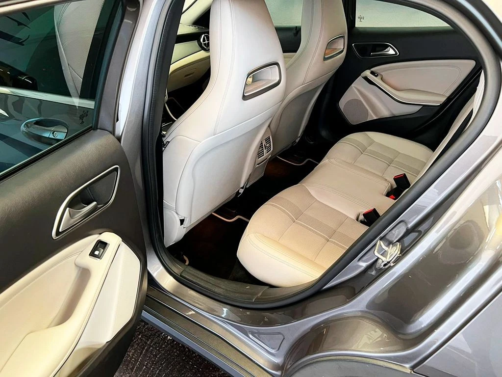 MERCEDES-BENZ GLA 200