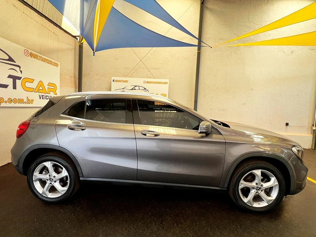 MERCEDES-BENZ GLA 200