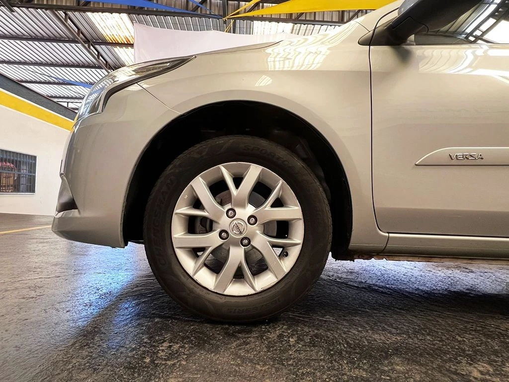 NISSAN VERSA