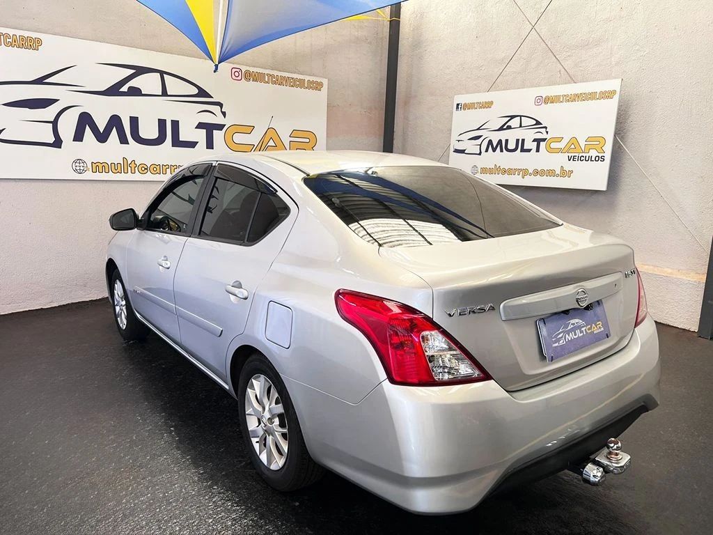 NISSAN VERSA