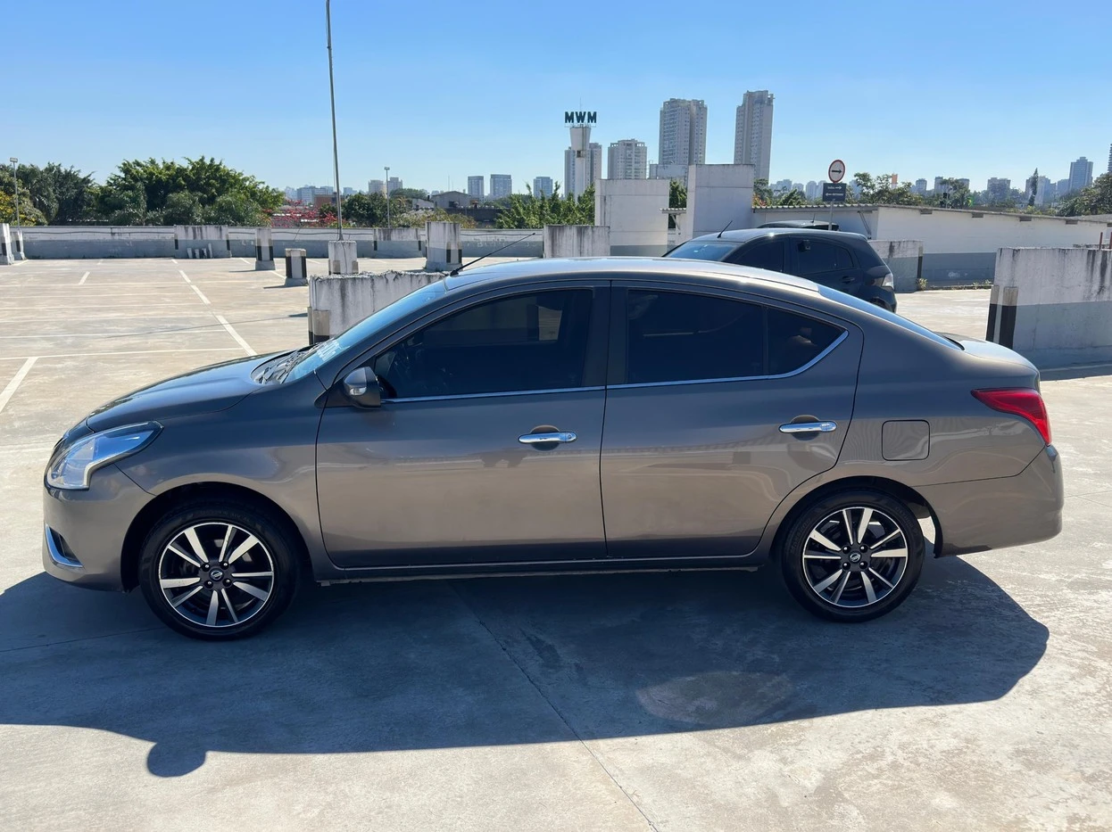 NISSAN VERSA