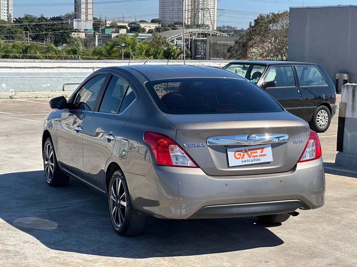 NISSAN VERSA