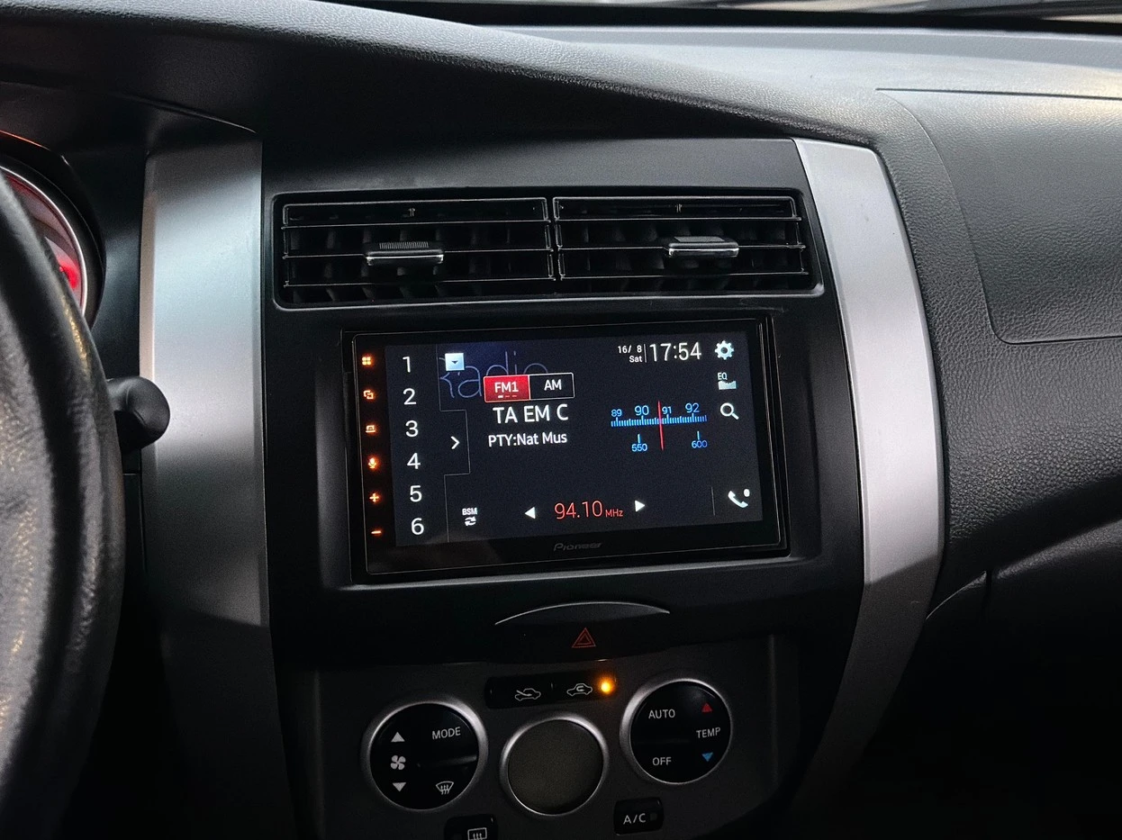NISSAN LIVINA