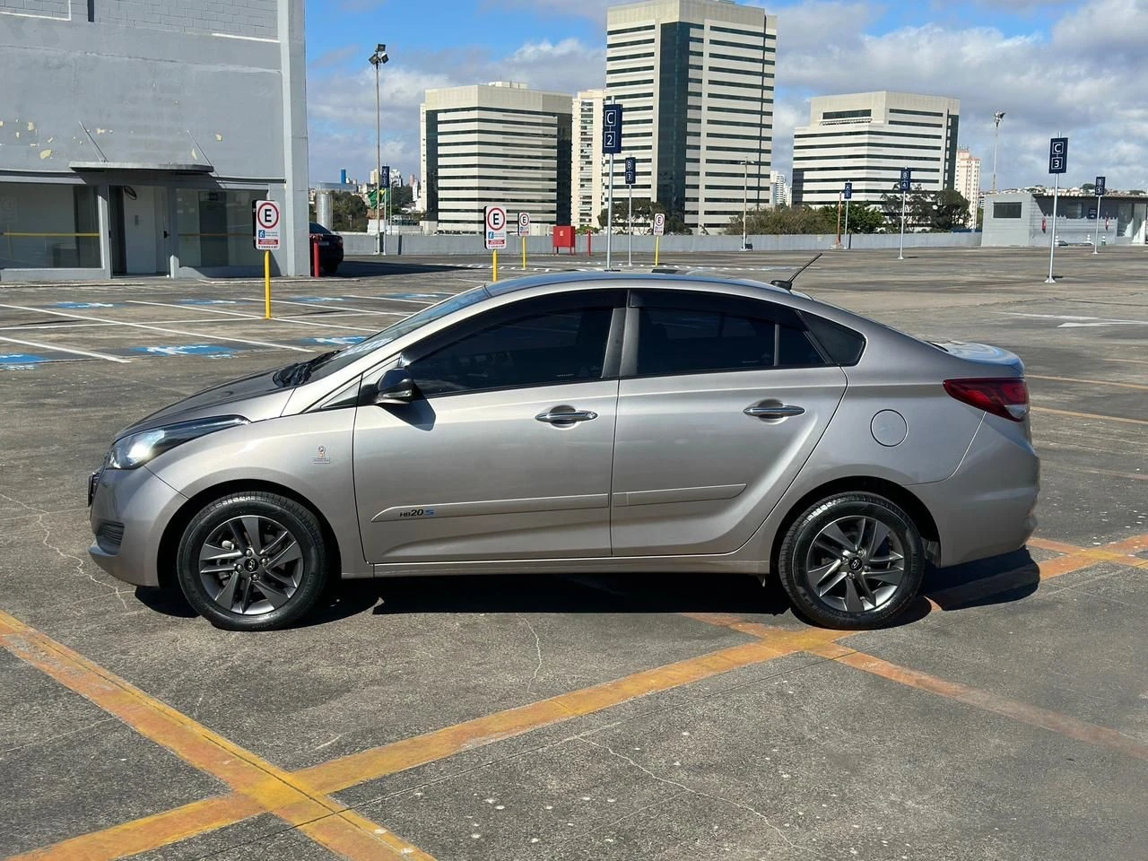 HYUNDAI HB20S