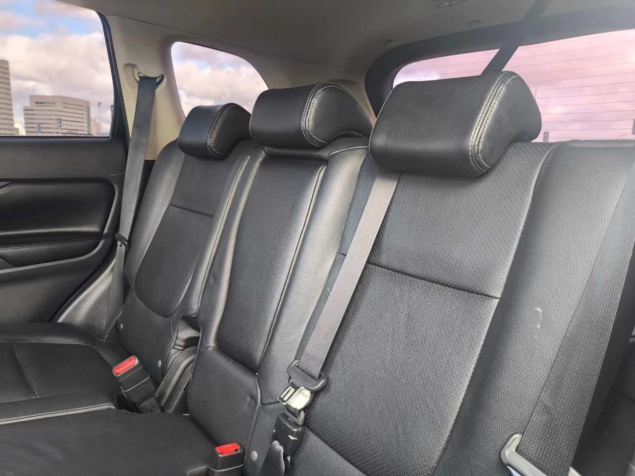 MITSUBISHI OUTLANDER
