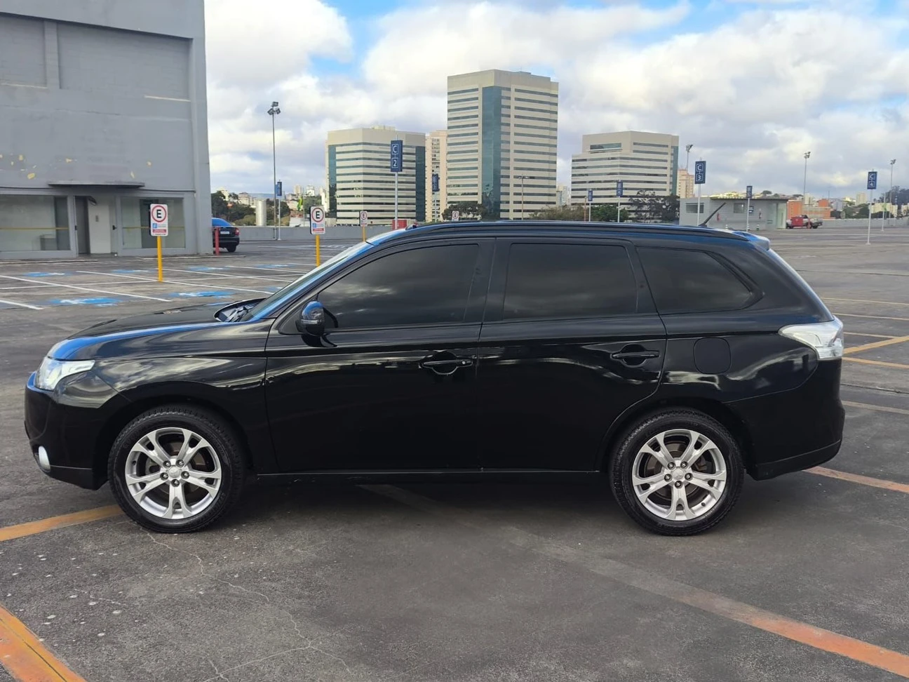 MITSUBISHI OUTLANDER