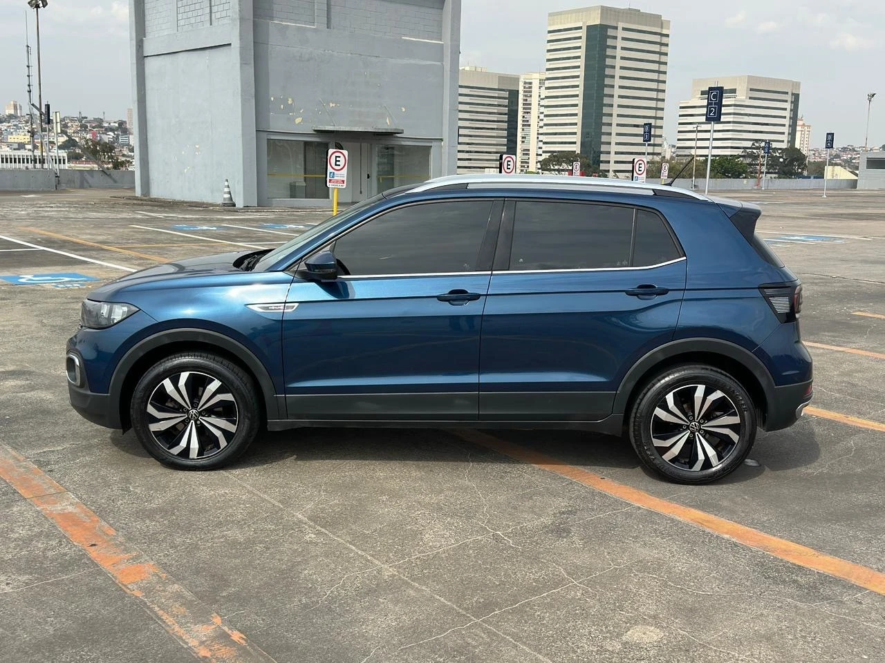 VOLKSWAGEN T-CROSS