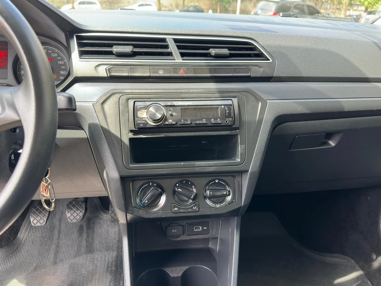 VOLKSWAGEN VOYAGE