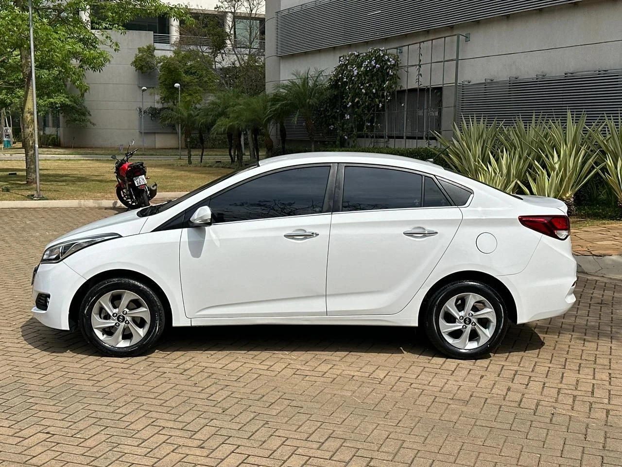 HYUNDAI HB20S