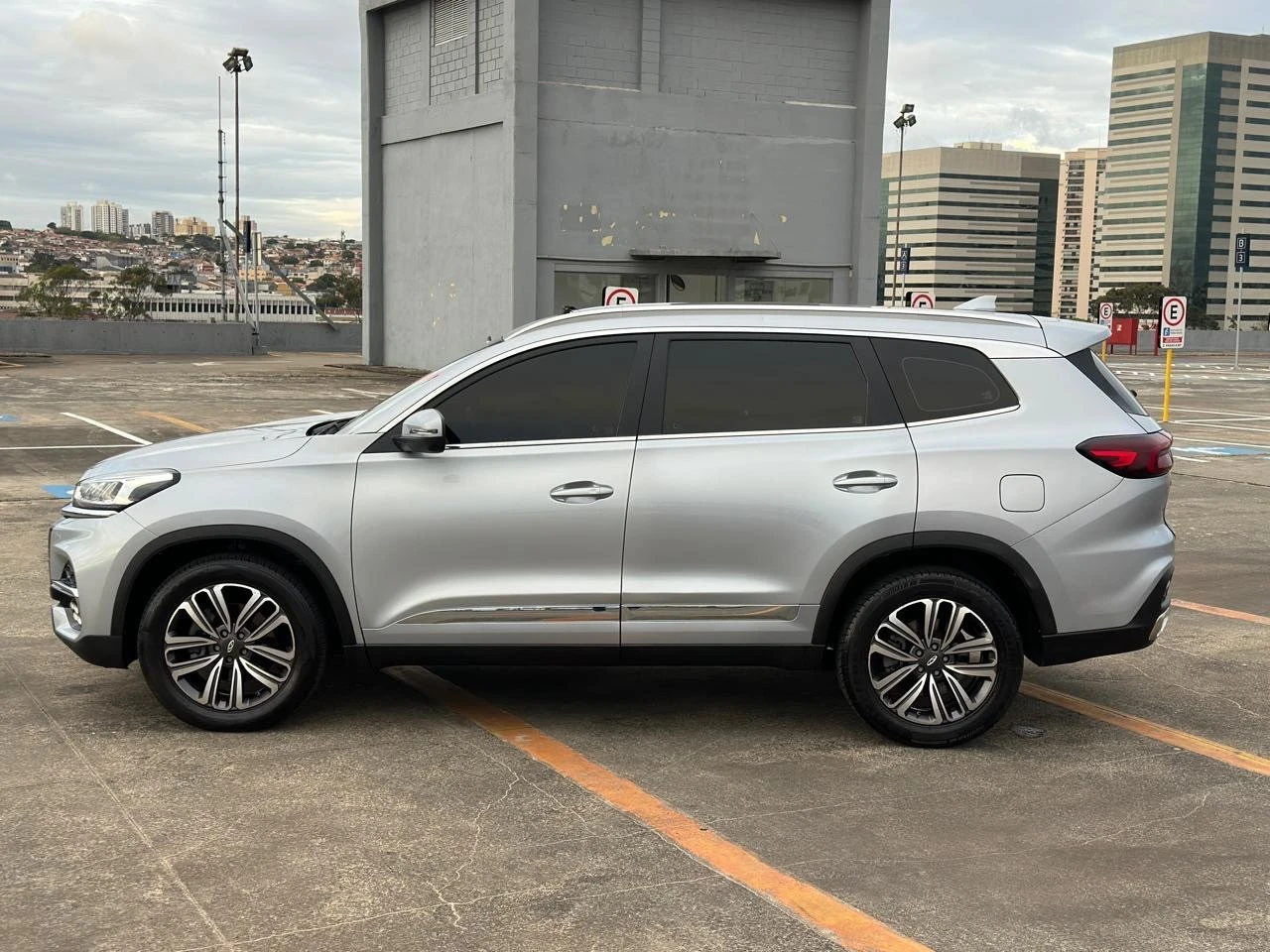 CHERY TIGGO 8