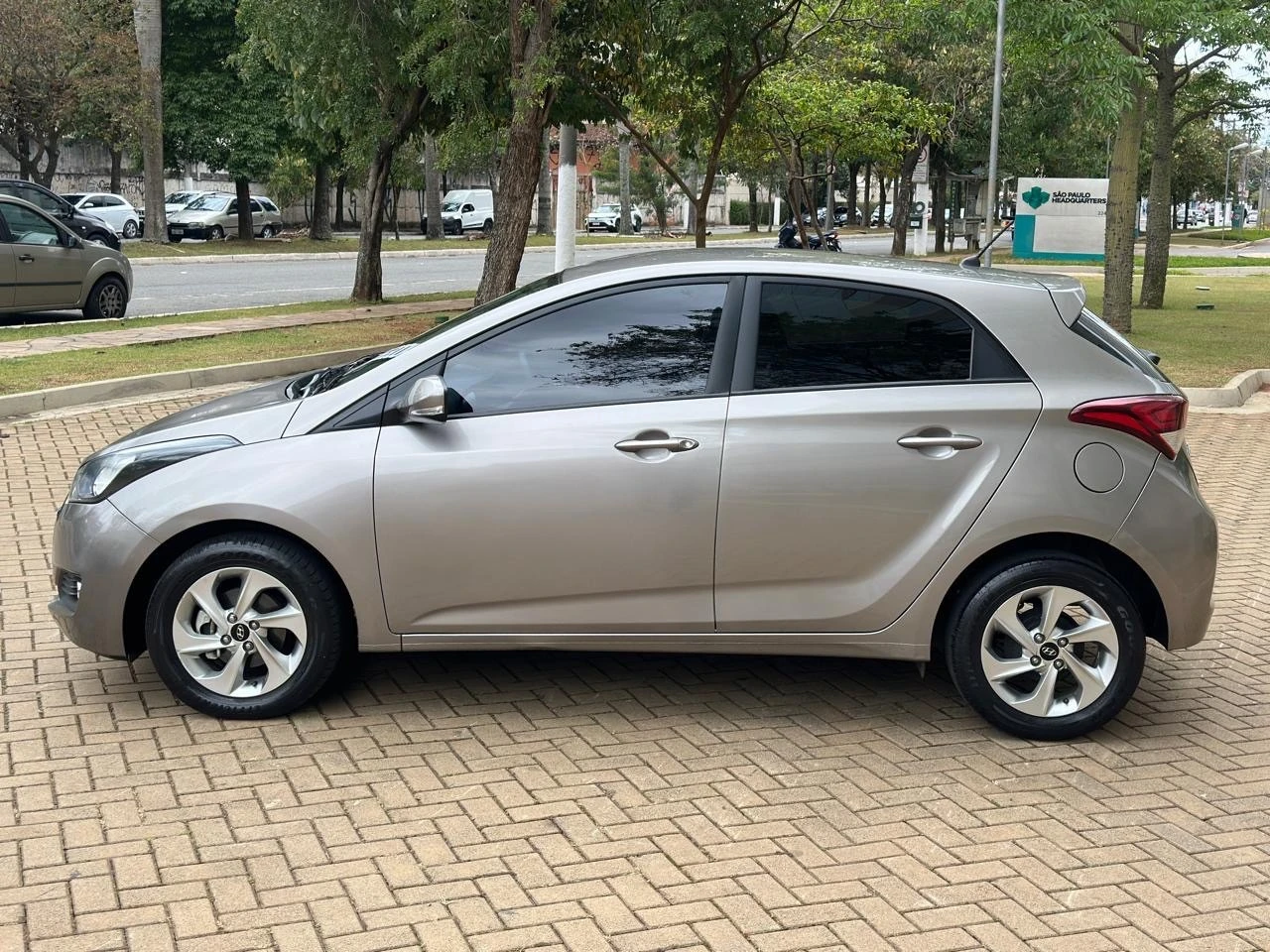 HYUNDAI HB20