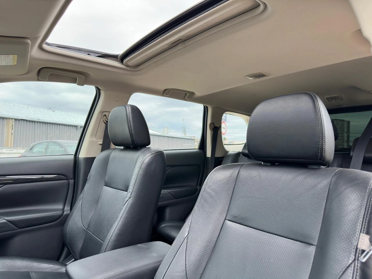 MITSUBISHI OUTLANDER