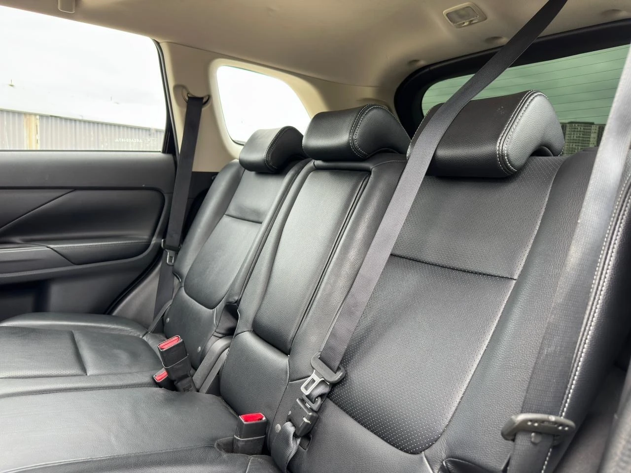 MITSUBISHI OUTLANDER