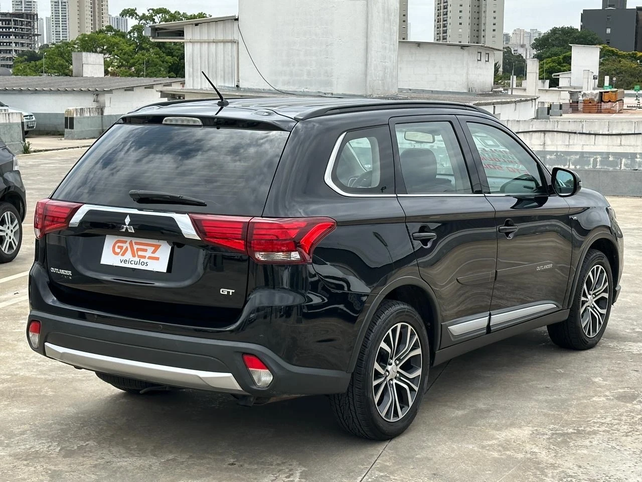 MITSUBISHI OUTLANDER