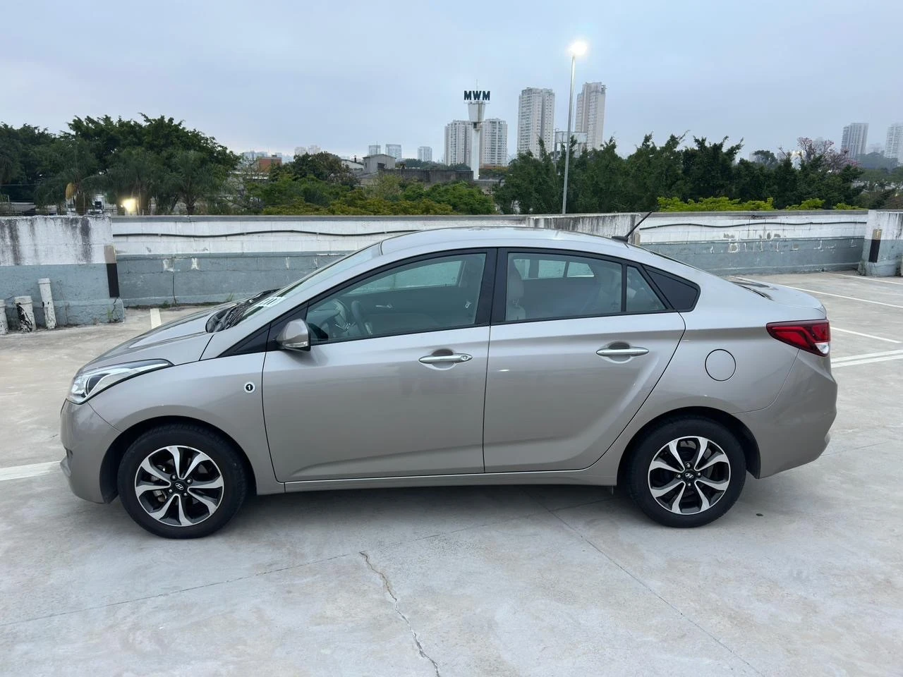 HYUNDAI HB20S