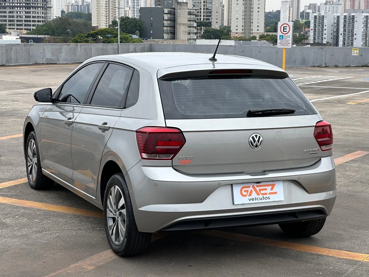VOLKSWAGEN POLO