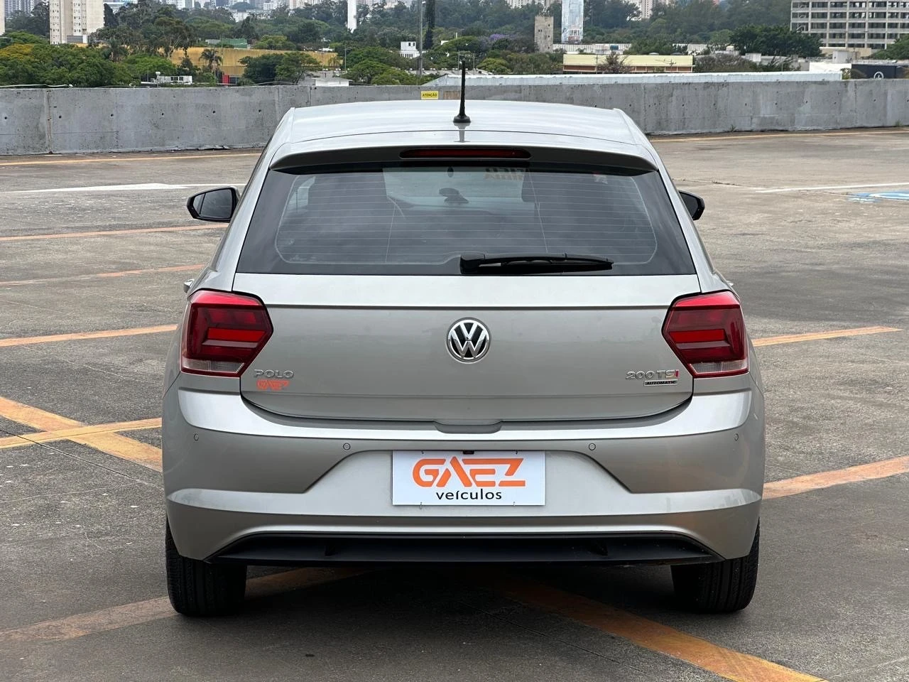 VOLKSWAGEN POLO