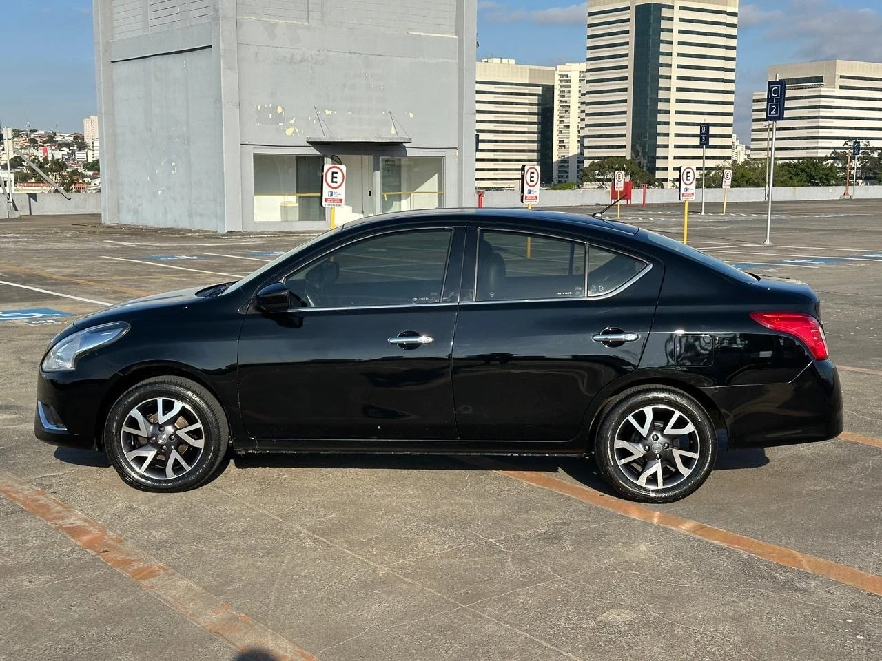 NISSAN VERSA