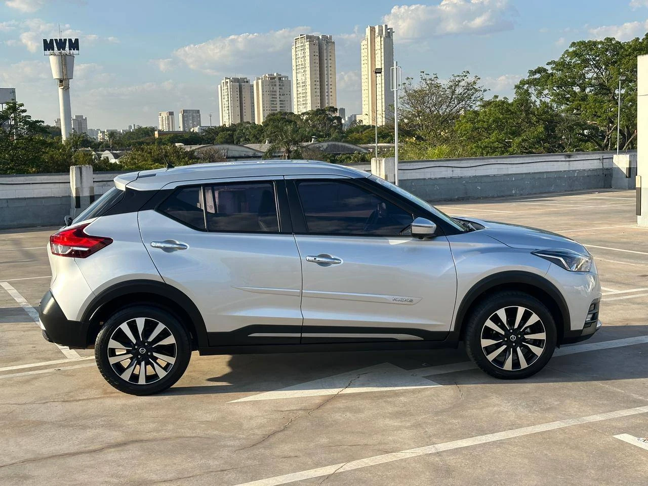 NISSAN KICKS