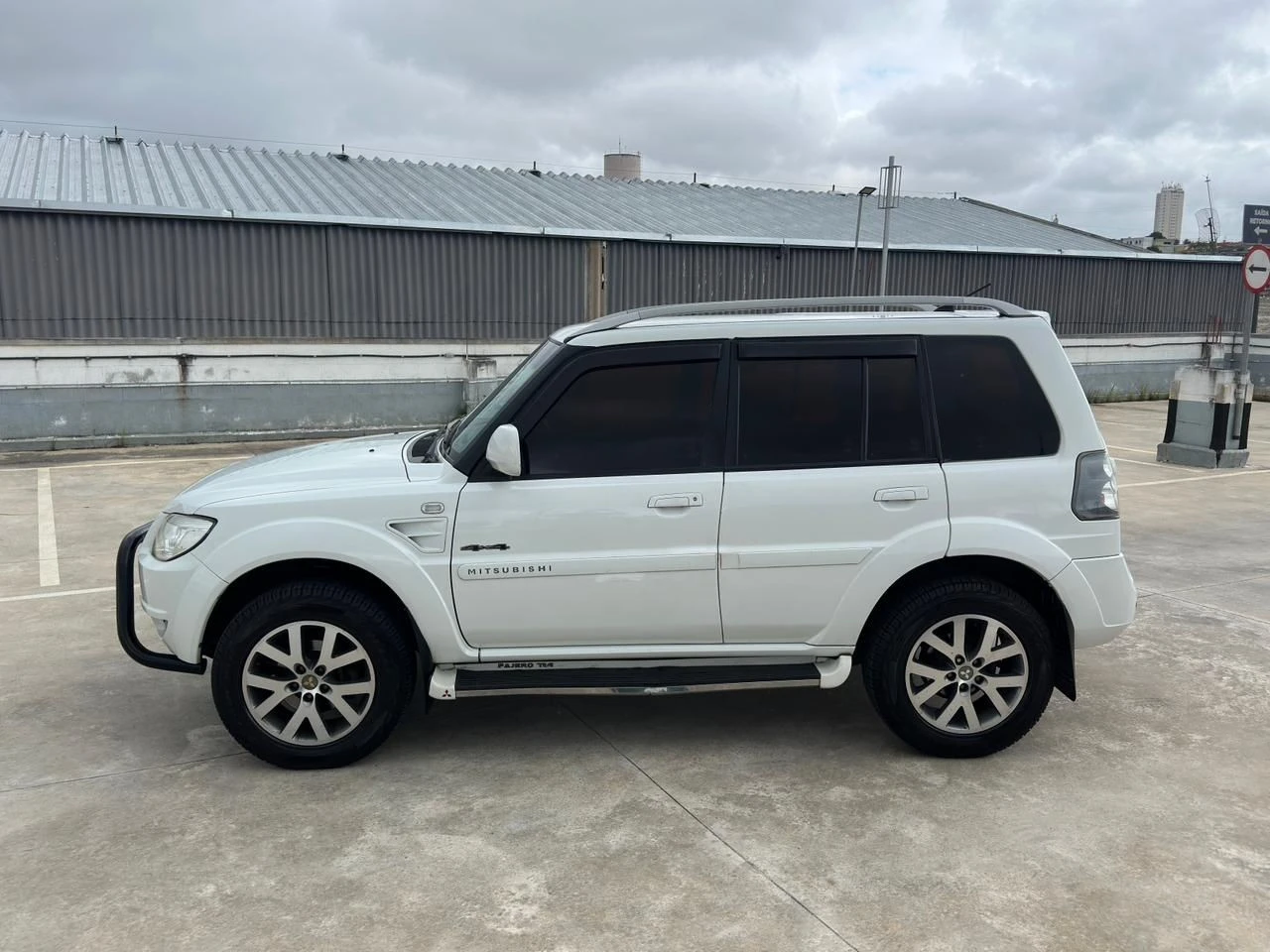 MITSUBISHI PAJERO TR4