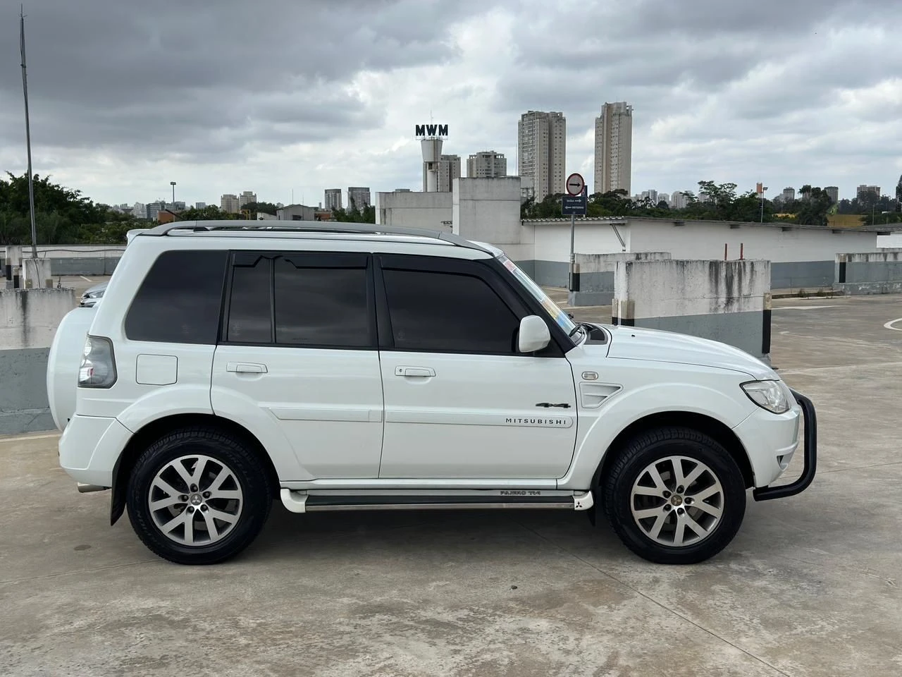 MITSUBISHI PAJERO TR4