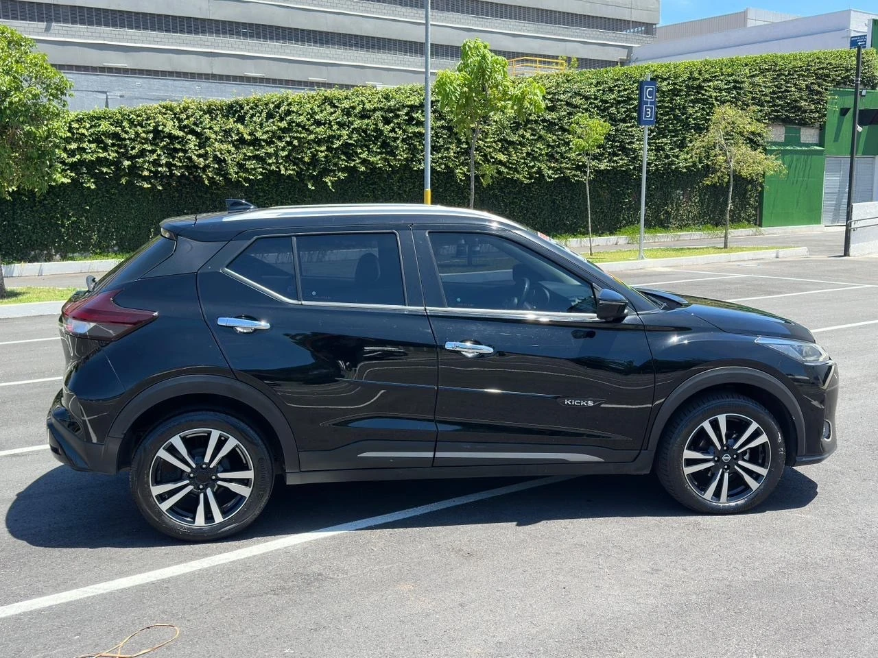 NISSAN KICKS