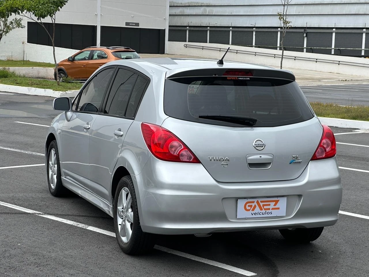 NISSAN TIIDA