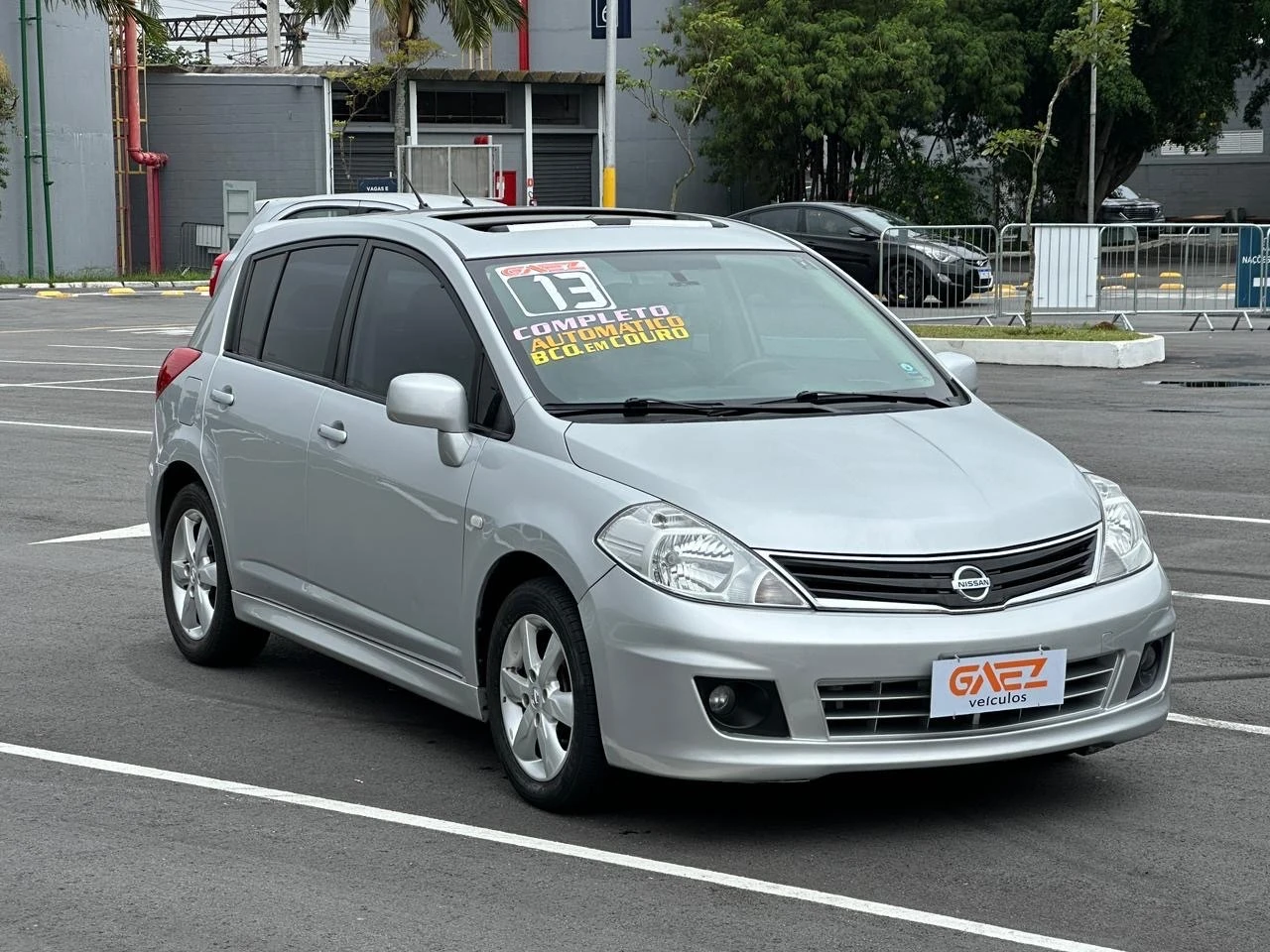 NISSAN TIIDA