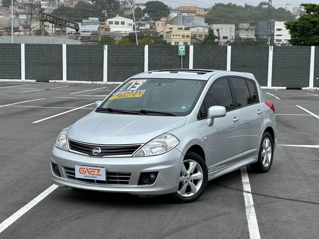 NISSAN TIIDA