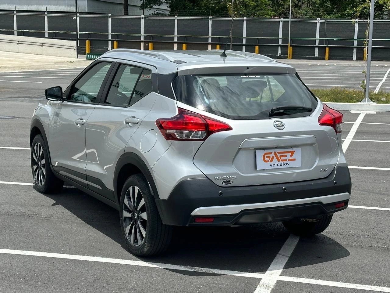 NISSAN KICKS