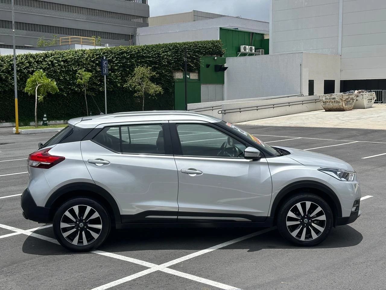 NISSAN KICKS