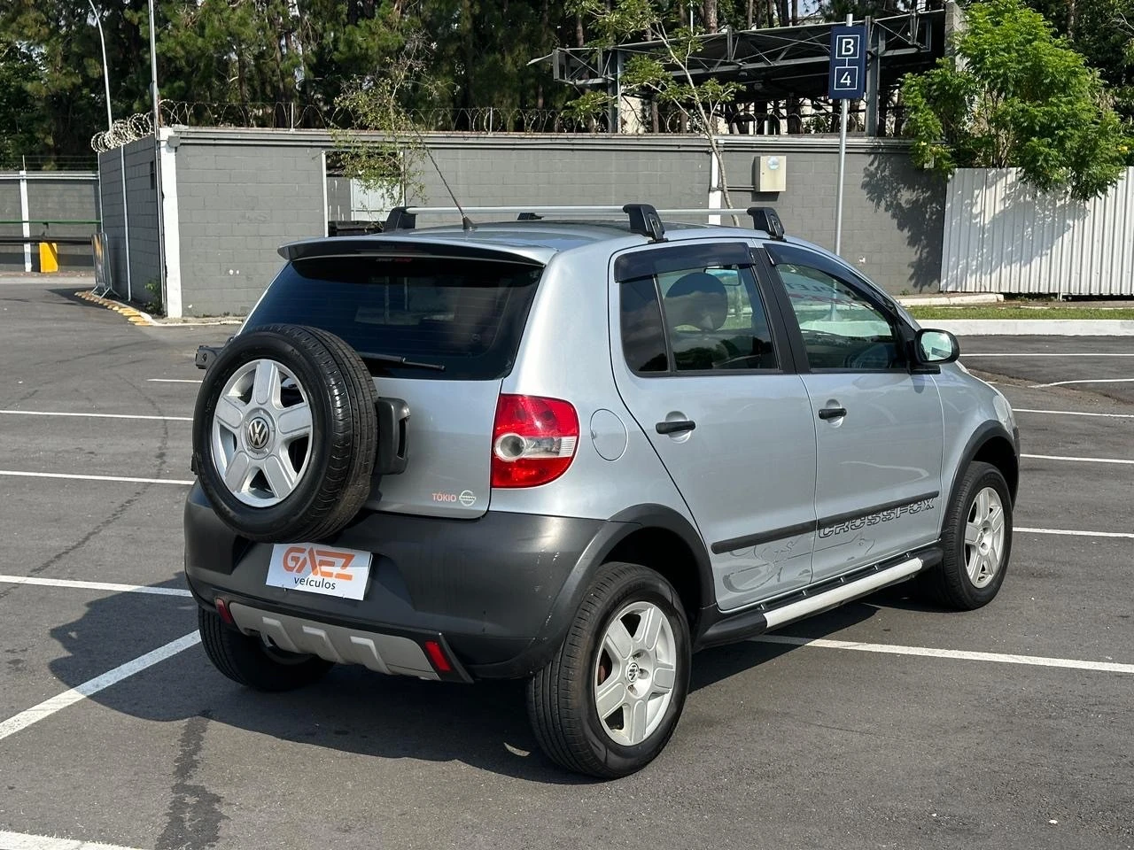 VOLKSWAGEN CROSSFOX