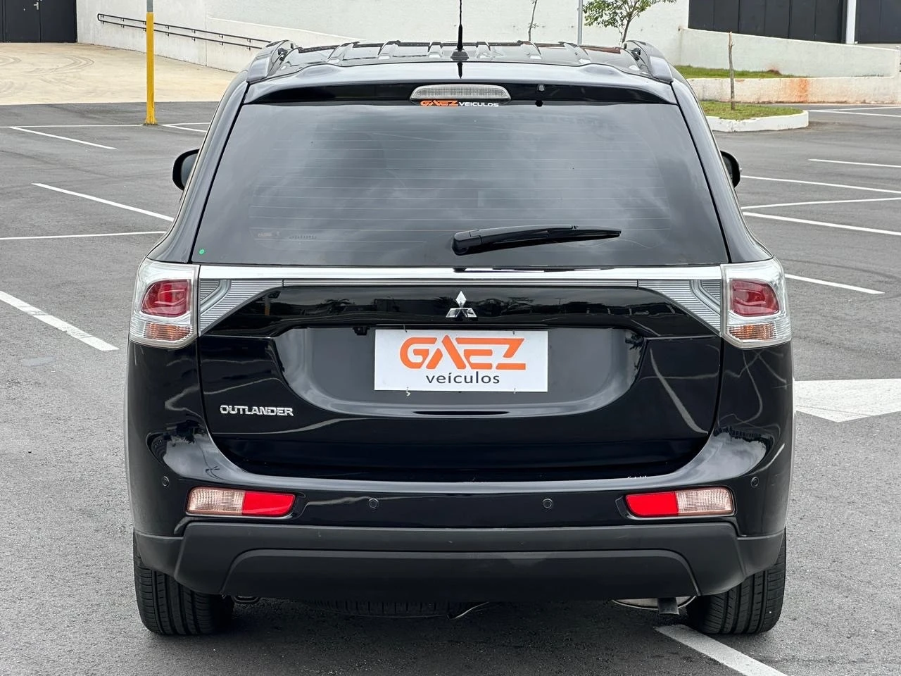 MITSUBISHI OUTLANDER