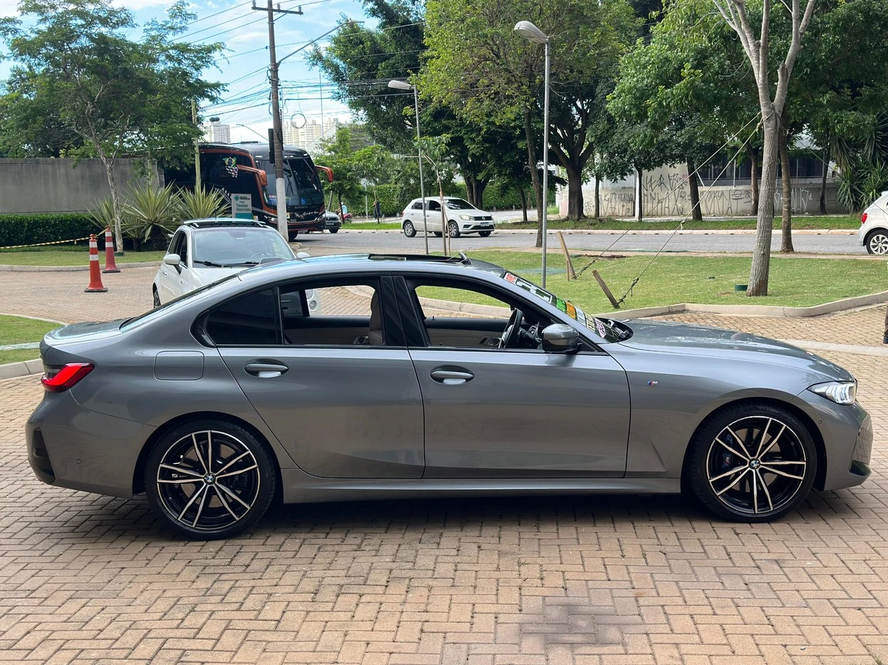 BMW 320i