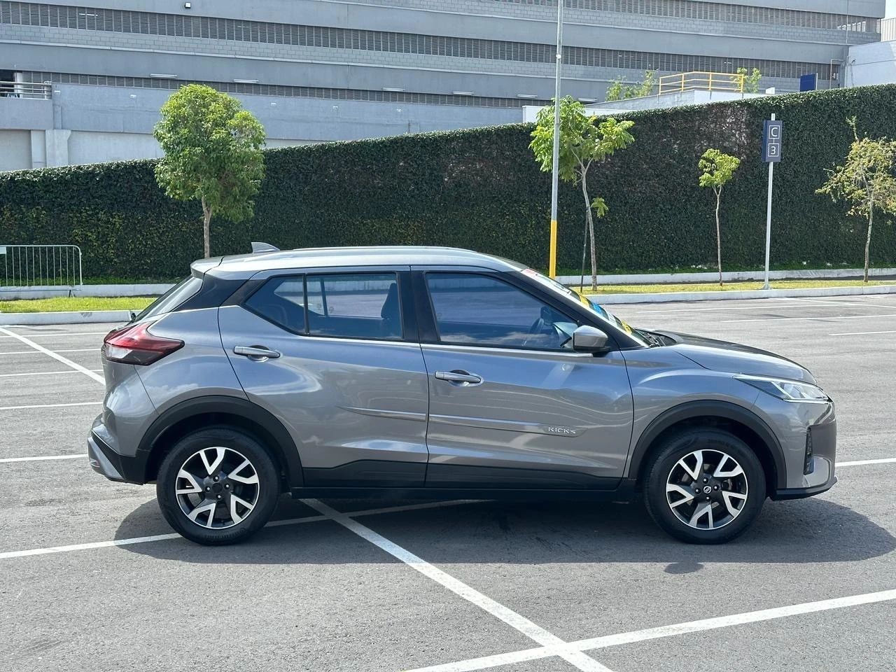 NISSAN KICKS