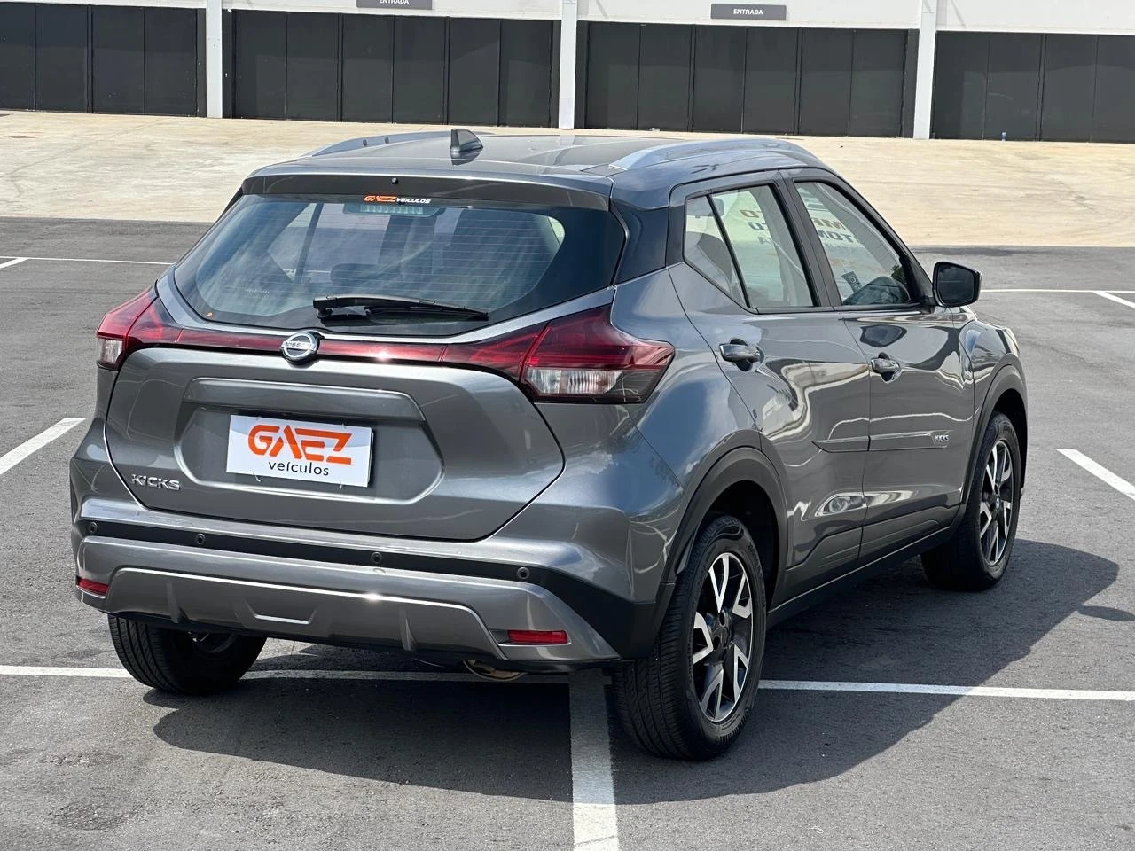 NISSAN KICKS
